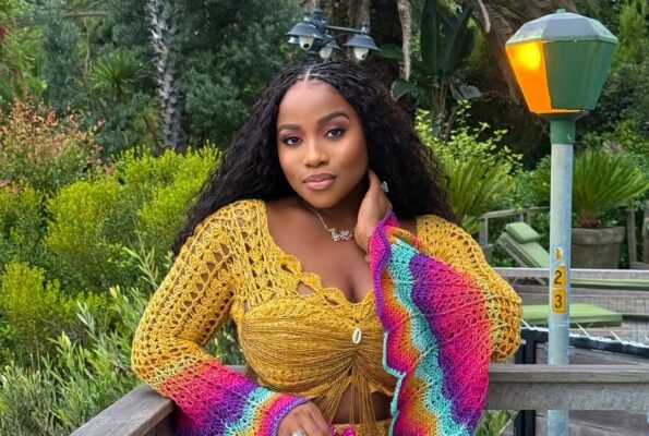 Crochet on Holiday: Veekee James in Hooked by Lade